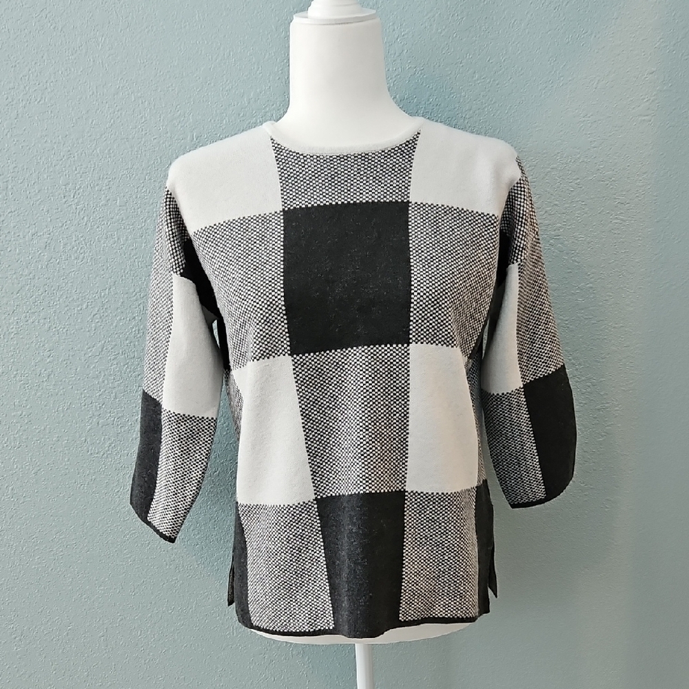 Max Studio Black and White Sweater